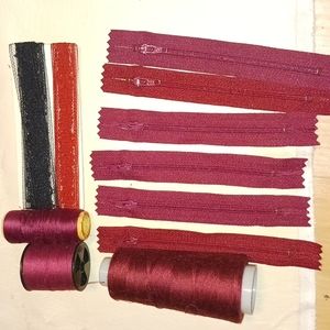6 zippers, 3 spools of thread (bundle)